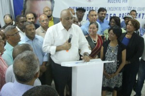 Roberto Fulcar habla en asamblea del grupo de Abinader en el PRM.