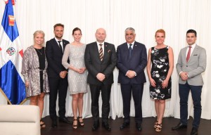 Canciller Miguel Vargas y funcionarios de Dinamarca.