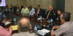 La Dirección de la Policía reunida con comisión de la UASD.