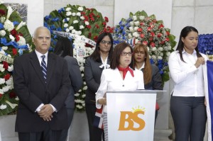 Maira Jiménez habla en el Altar de la Patria.