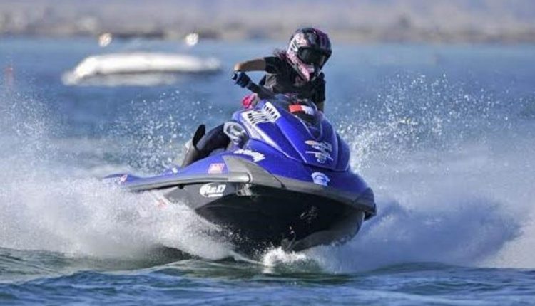 Equipo motor acuático prohibido por Turismo.