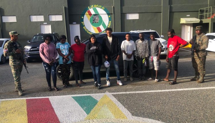 Detenidos en operativos del Ejército contra indocumentados.