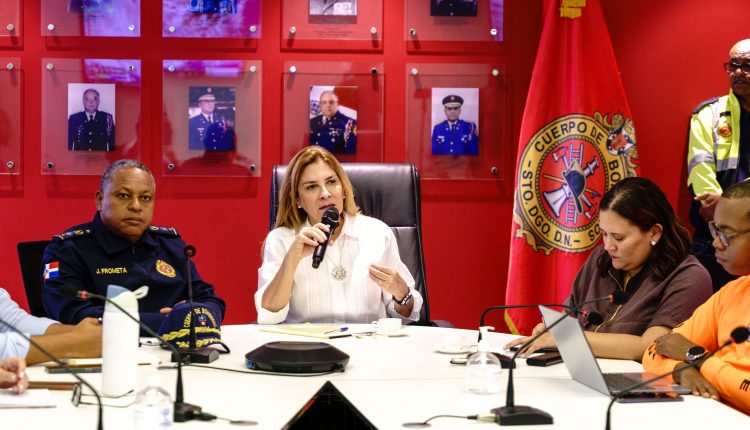 Carolina Mejía reunida con el Comité de Prevención.