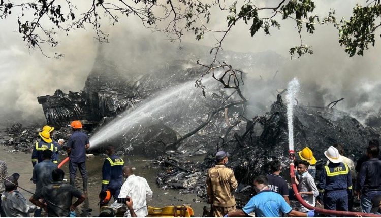 Accidente de avión de Air India, con 242 pasajeros a bordo.