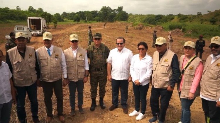 Acto simbólico para la construcción del segundo trayecto de la verja en Dajabón.