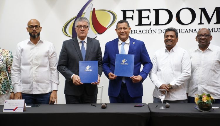 Representantes de Fedomu y Oficina de Reforma Penitenciaria