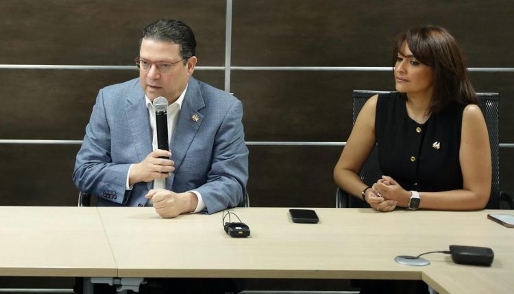 Sanz Lovatón, director de Aduanas, y Lucía Zorrilla, subdirectora general.