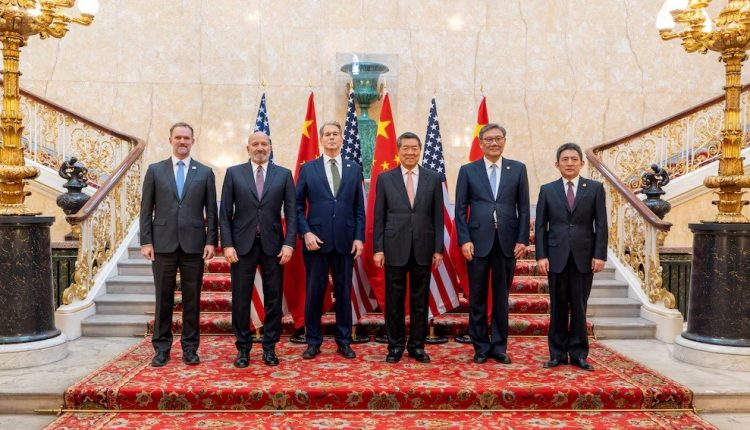 Representantes de Estados Unidos y China.