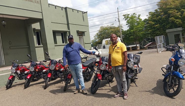 Detenidos junto a motocicletas que transportaban a Haití.