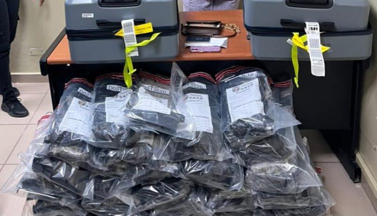 Droga incautada en operativo en Aeropuerto del Cibao.