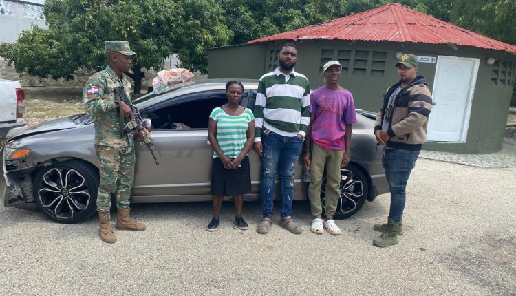 Chofer detenido con indocumentados