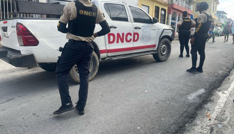 Operativo de la DNCD en Cristo Rey.