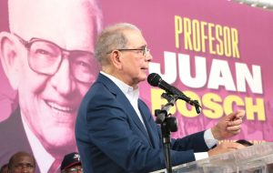 Danilo Medina habla en asamblea del PLD en San Cristóbal.