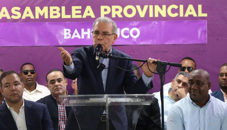 Danilo Medina habla en asamblea del PLD en Neiba.