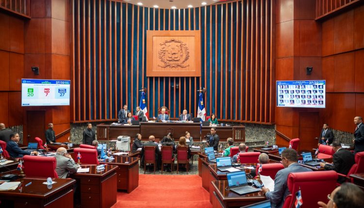 Sesión del Senado y debate del Código Penal.