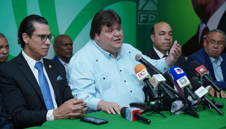 Dirigentes de Fuerzas del Pueblo denuncian sobre pensiones especiales.