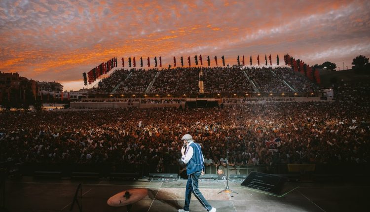 Juan Luis Guerra en concierto en España.
