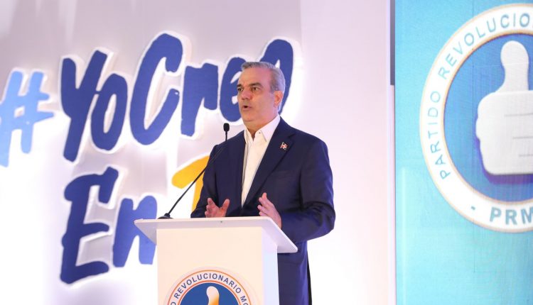 Luis Abinader habla en actividad del PRM.