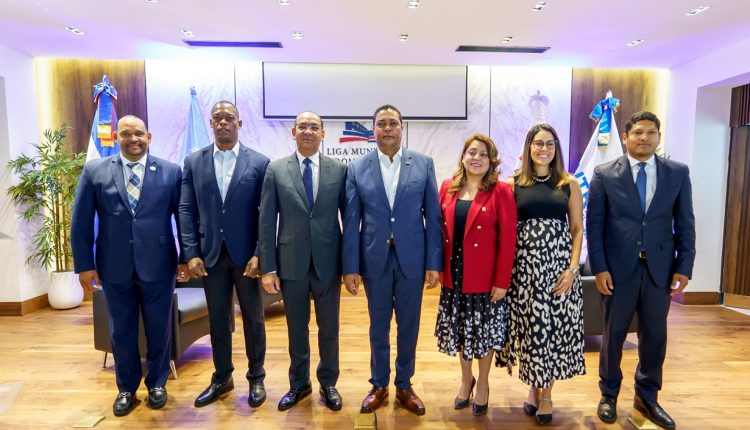 Representantes de entidades en reunión sobre accidentes de tránsito.