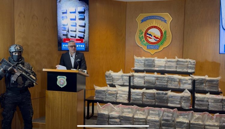 DNCD ofrece detalles del decomiso de 210 paquetes de cocaína.