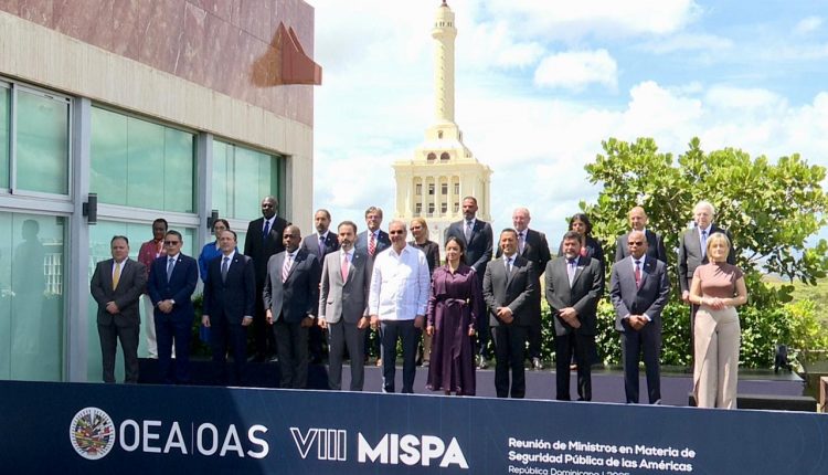Luis Abinader encabezó reunión en Santiago.