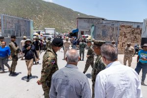 Recorrido de funcionarios de OEA y MInisterio de Defensa por la frontera.