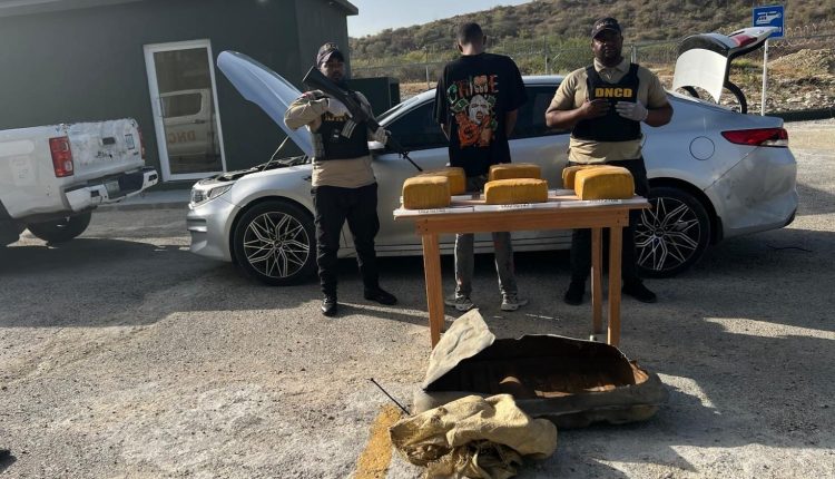 Hombre detenido en interdicción en Barahona.
