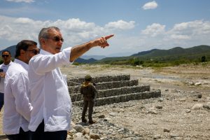 Abinader en recorrido por Azua