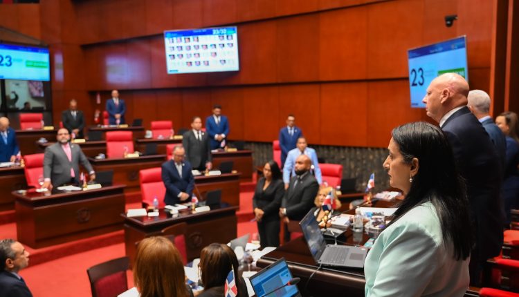 Primera sesión de senadores en la presente legislatura.