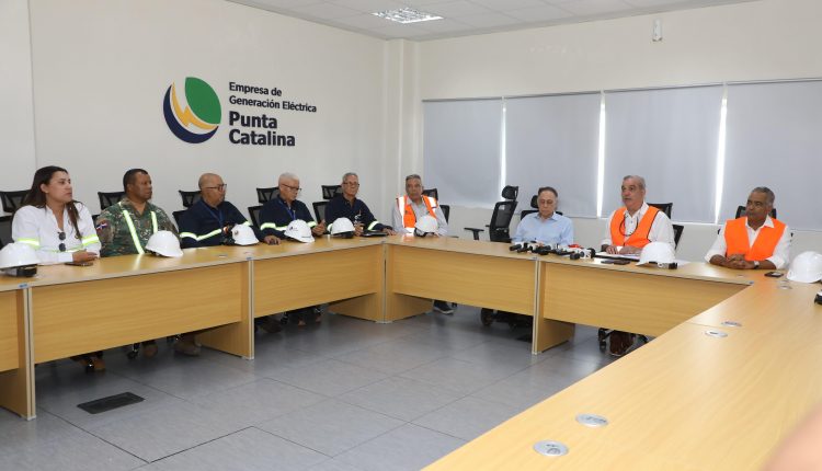 Abinader reunido con ejecutivos de Punta Catalina.