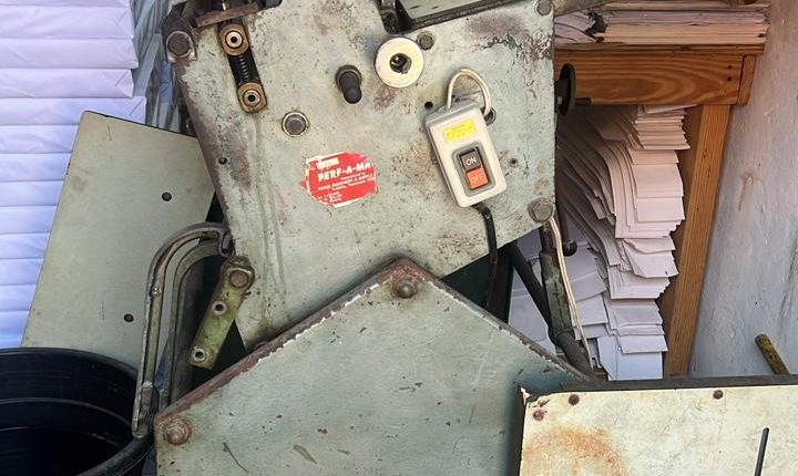 Materiales ocupados para falsificación de útiles escolares.