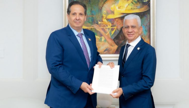 El proyecto le que entregado al presidente del Senado por el ministro de Salud.