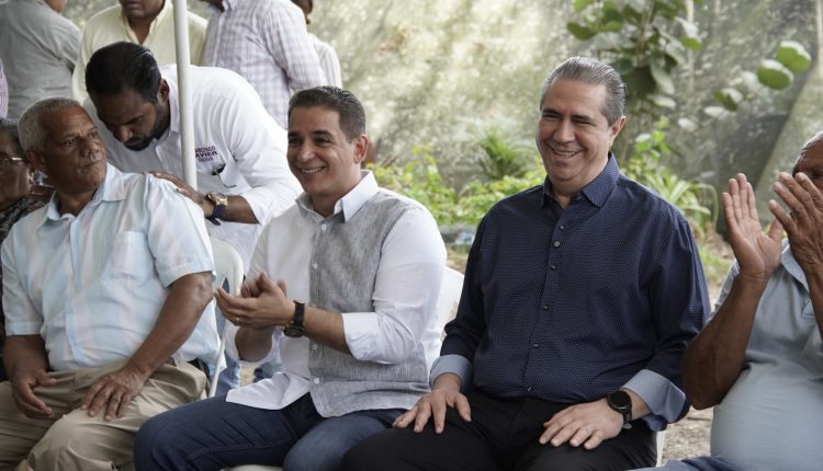 Francisco Javier García promueve sus aspiraciones en la provincia Sánchez Ramírez.