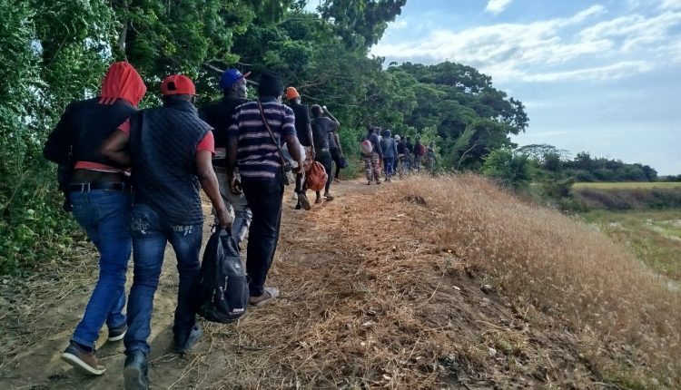 Indocumentados detenidos por el Ejército.