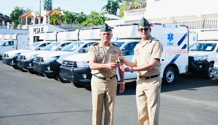 Entrega de ambulancias al Sistema 911.