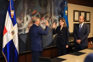 Leonardo Aguilera juramentado en Banreservas.