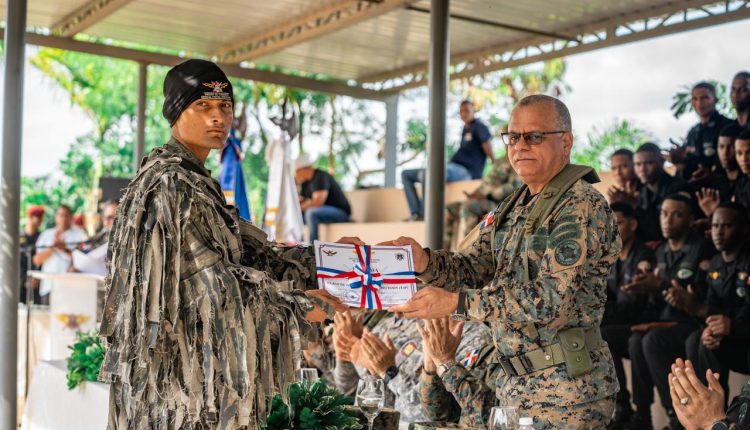 Ministro de Defensa encabezó graduación.