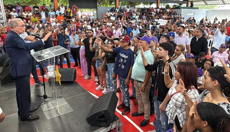 Danilo Medina encabezó asmblea del PLD en Moca.