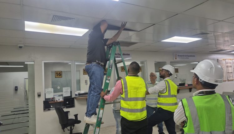 Empleados de la JCE ante conato de incendio.