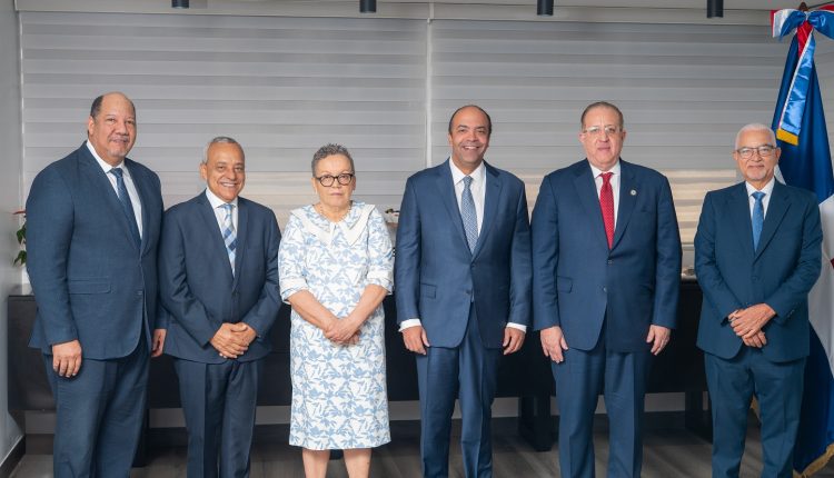 Miembros del Consejo de Administración de Refidomsa.