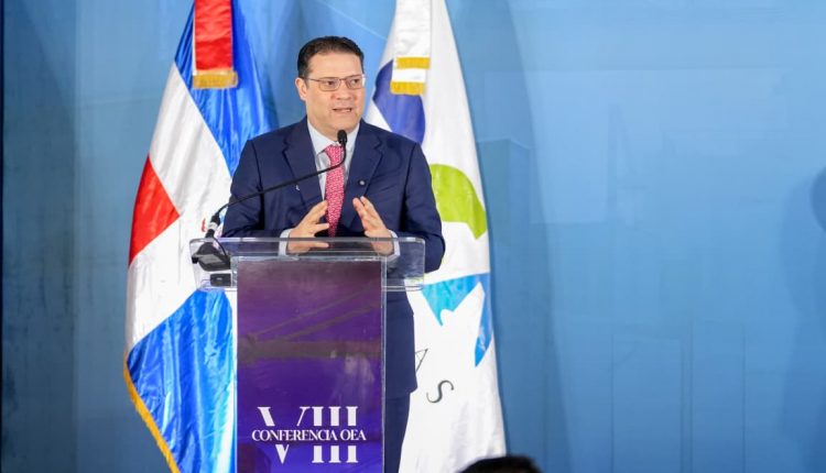 Eduardo Sanz Lovatón, director de Aduanas.