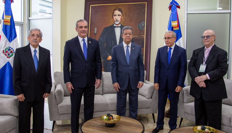 Luis Abinader y expresidentes se reunieron por la crisis en Haití