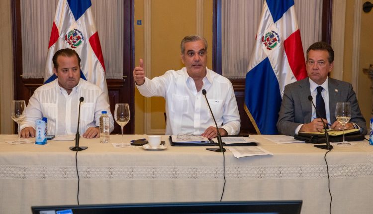 José Ignacio Paliza, Luis Abinader y Víctor Ito Bisonó.