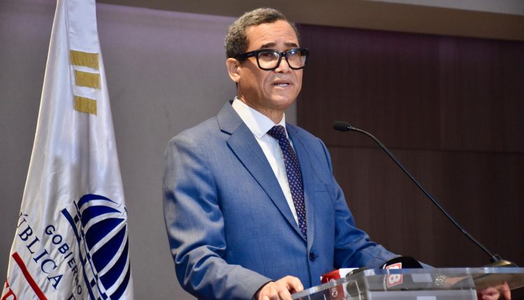Eddy Olivares, ministro de Trabajo.