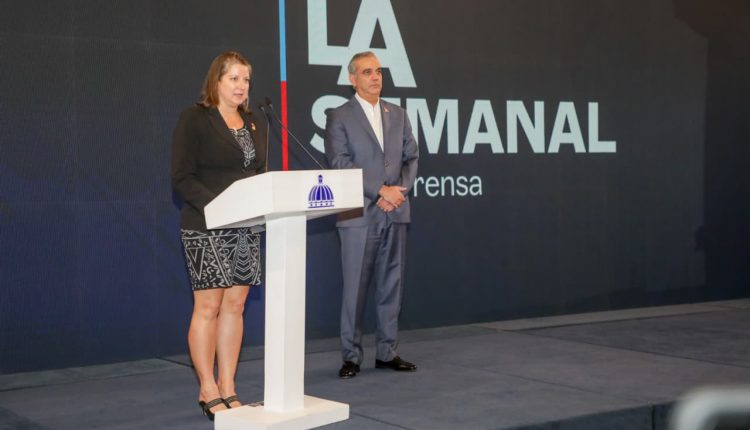 Rebeca Márquez y Luis Abinader en La Semanal.