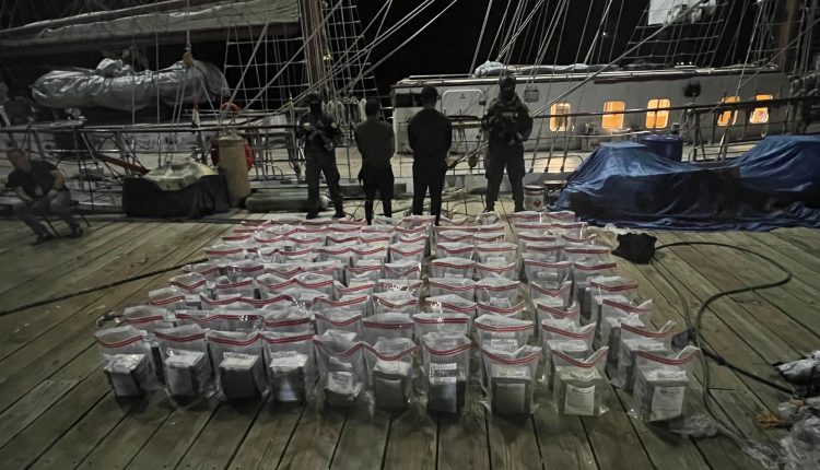 Droga incautada en operativo en Baní.