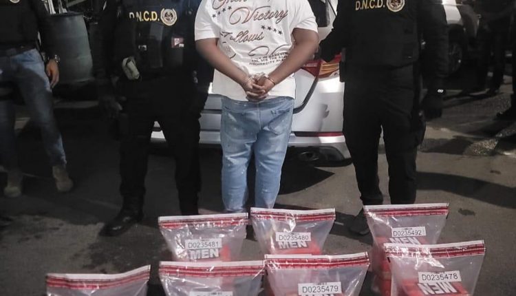 Uno de los detenidos en operativo en Baní.