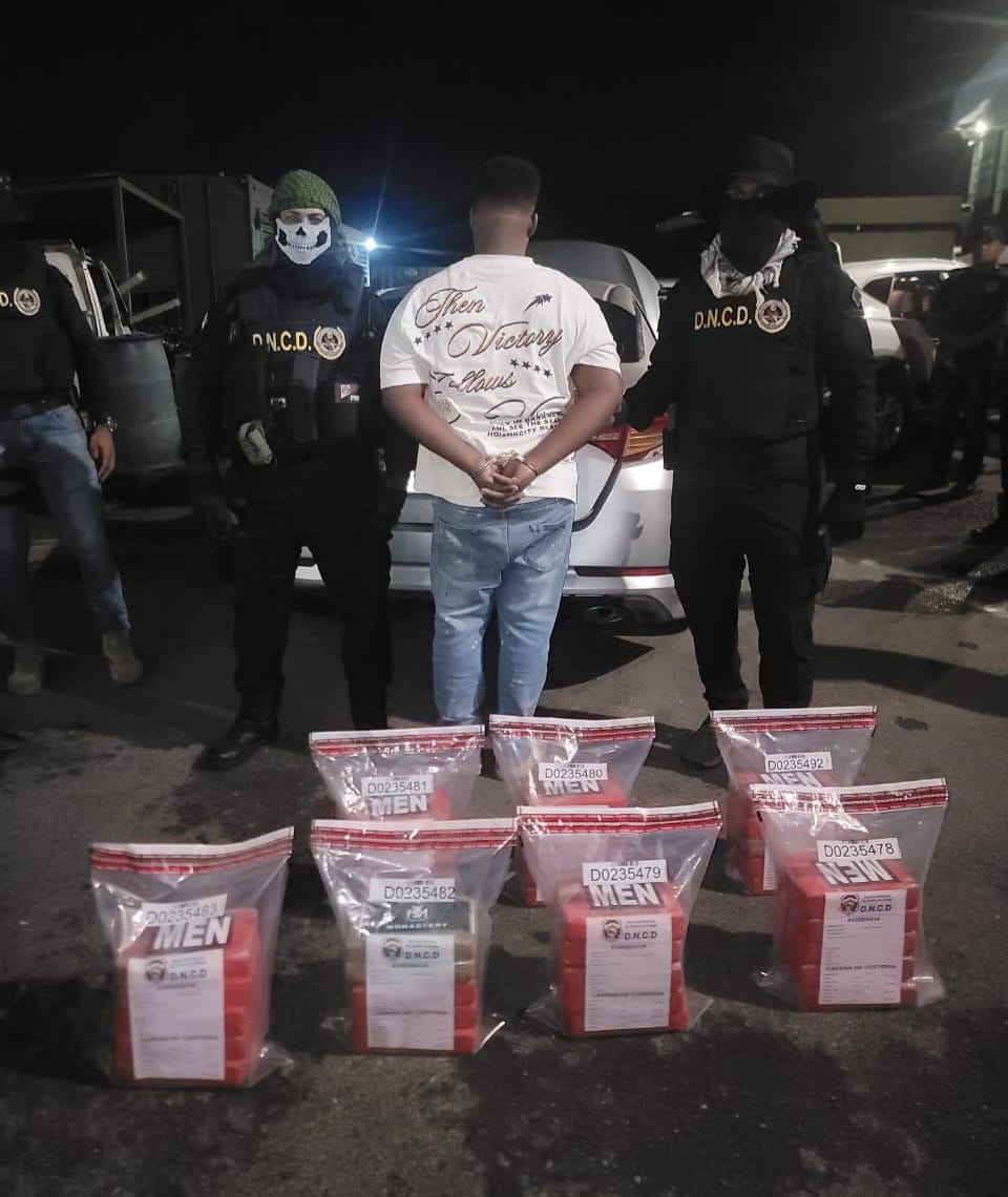 Uno de los detenidos en operativo en Baní.