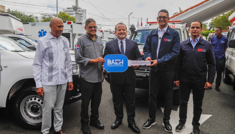 Paliza entrega nuevas ambulancias.