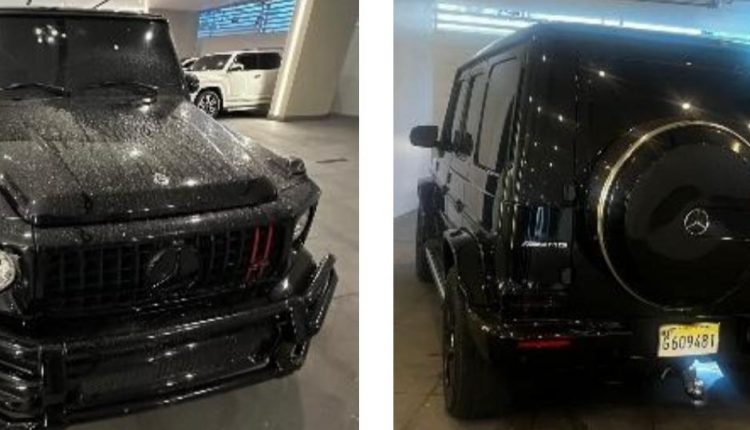 Yipeta en la que viajaban un hombre y una mujer.